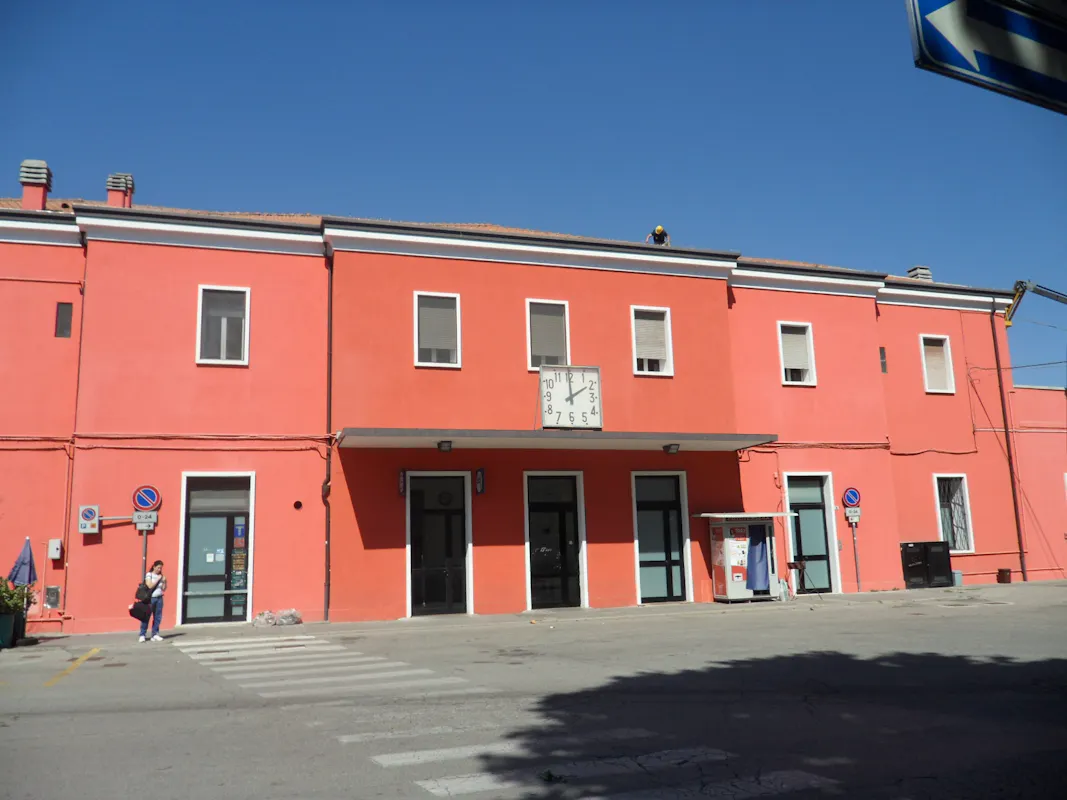 STAZIONE FERROVIARIA STAZIONE FERROVIARIA