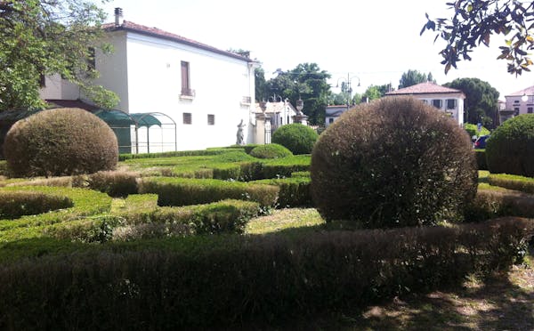 VILLA LEVI MORENOS
