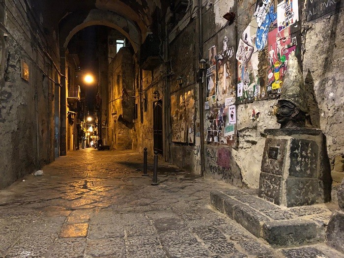 DECUMANO MAGGIORE-VIA DEI TRIBUNALI