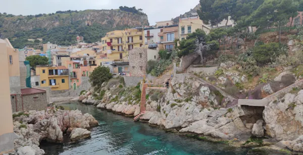 CALETTA A SANT'ELIA