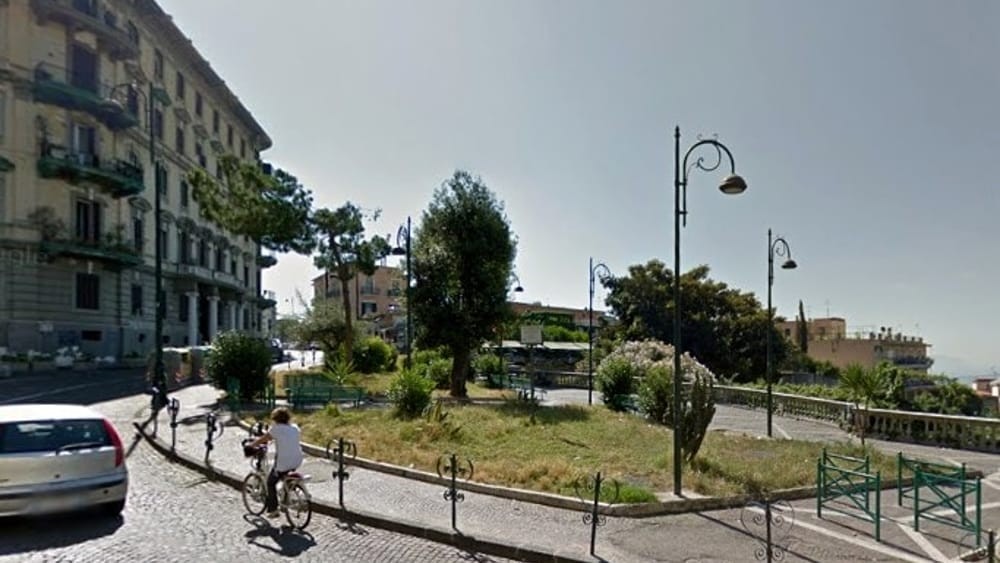 GIARDINETTI NINO TARANTO A VIA ANIELLO FALCONE