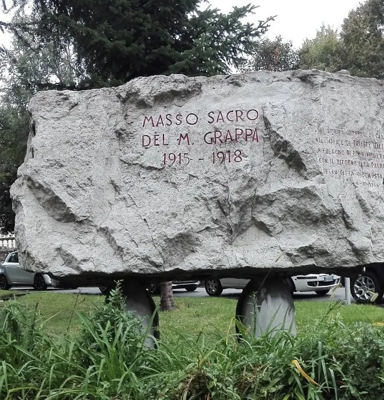 CIPPO DEL MASSO SACRO CIPPO DEL MASSO SACRO