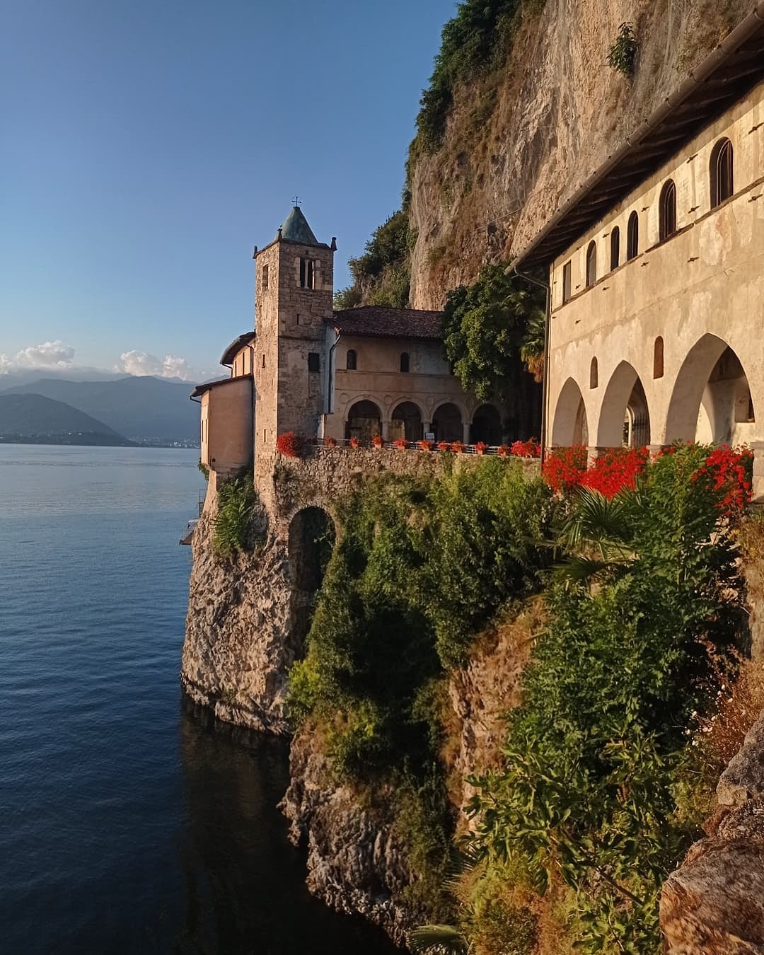 L'elisir di lunga vita esiste e sgorga dal quartiere più caratteristico di  San Bartolomeo in Galdo –  :::: Sanbartolomeani nel mondo