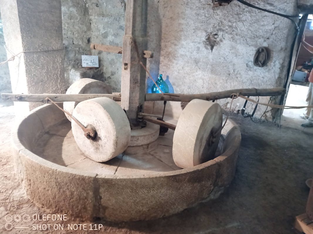 ANTICO FRANTOIO IN PIETRA ANTICO FRANTOIO IN PIETRA