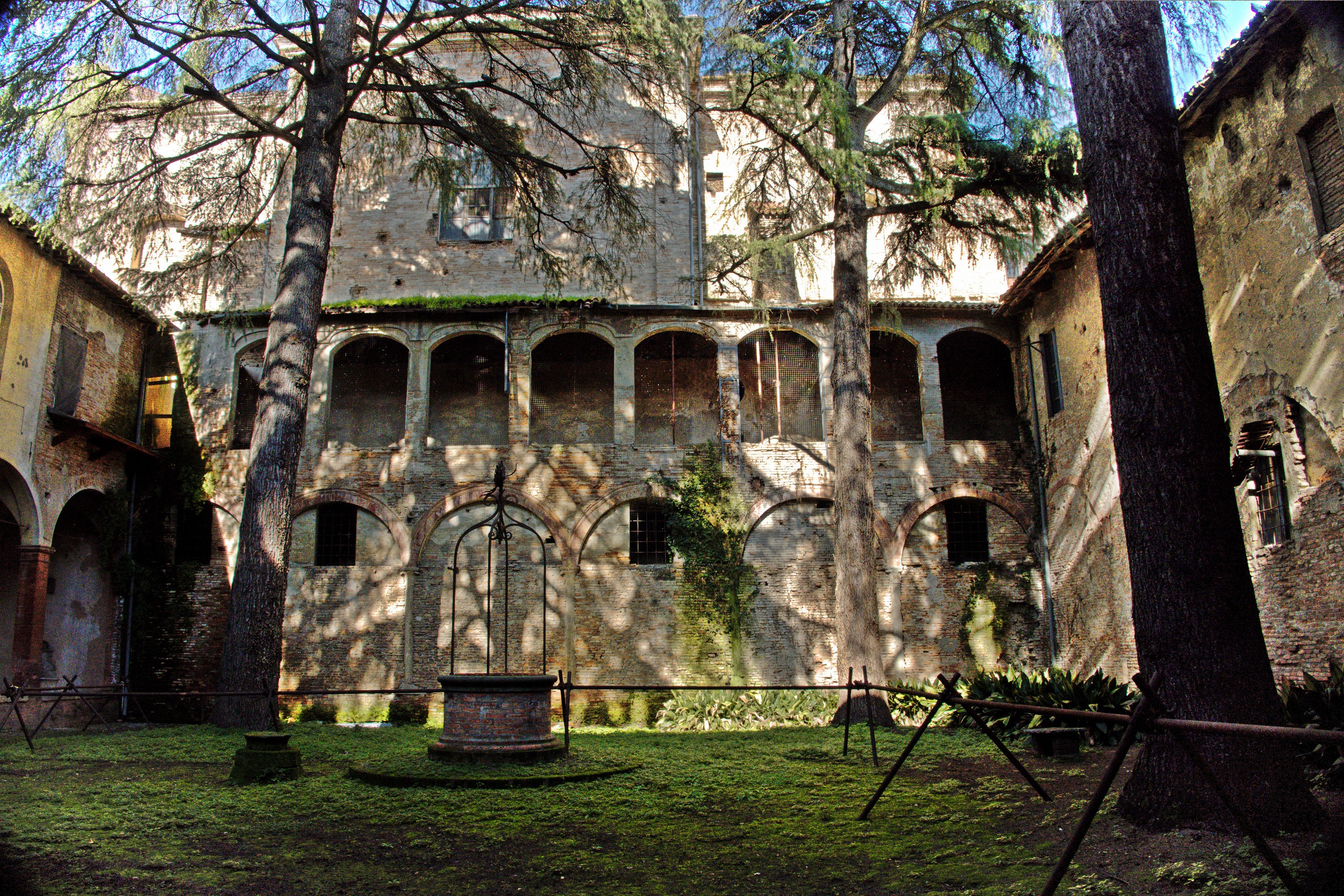 BIBLIOTECA COMUNALE MANFREDIANA