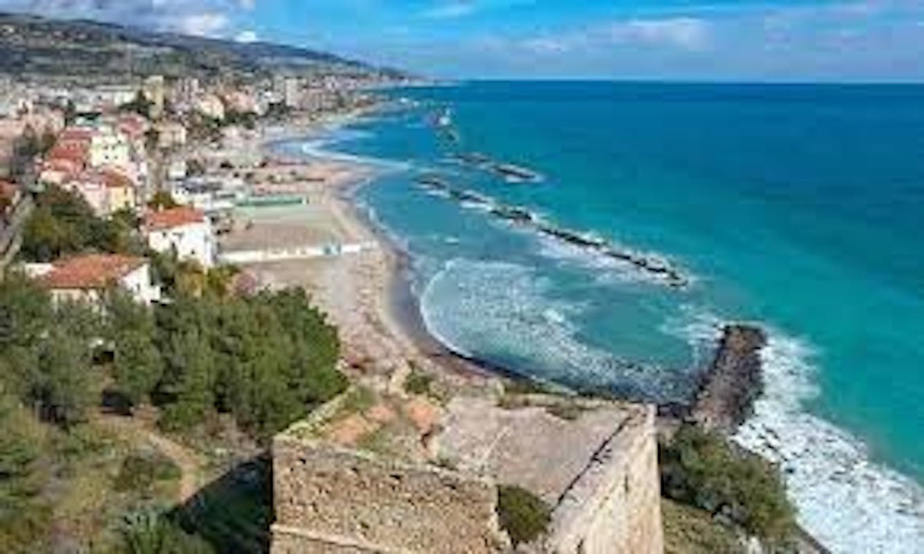 BORGO DI ARMA DI TAGGIA BORGO DI ARMA DI TAGGIA