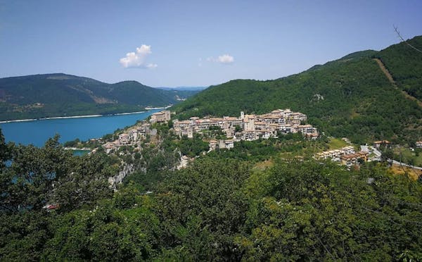 CASTEL DI TORA