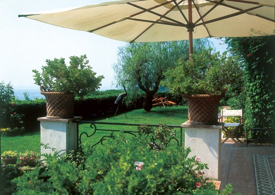 GIARDINO DI ROCCIA E MARE A POSILLIPO