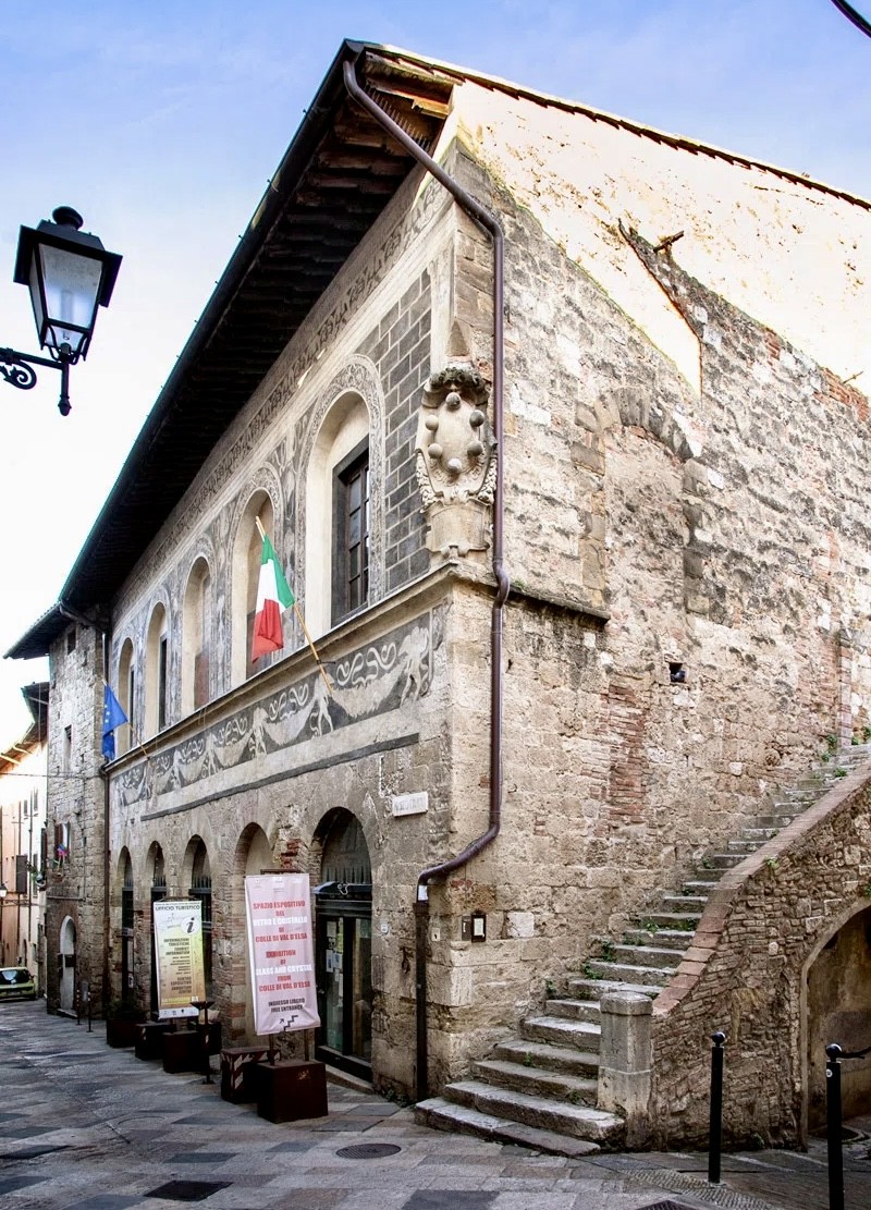 PALAZZO DEI PRIORI O PALAZZO DEL COMUNE