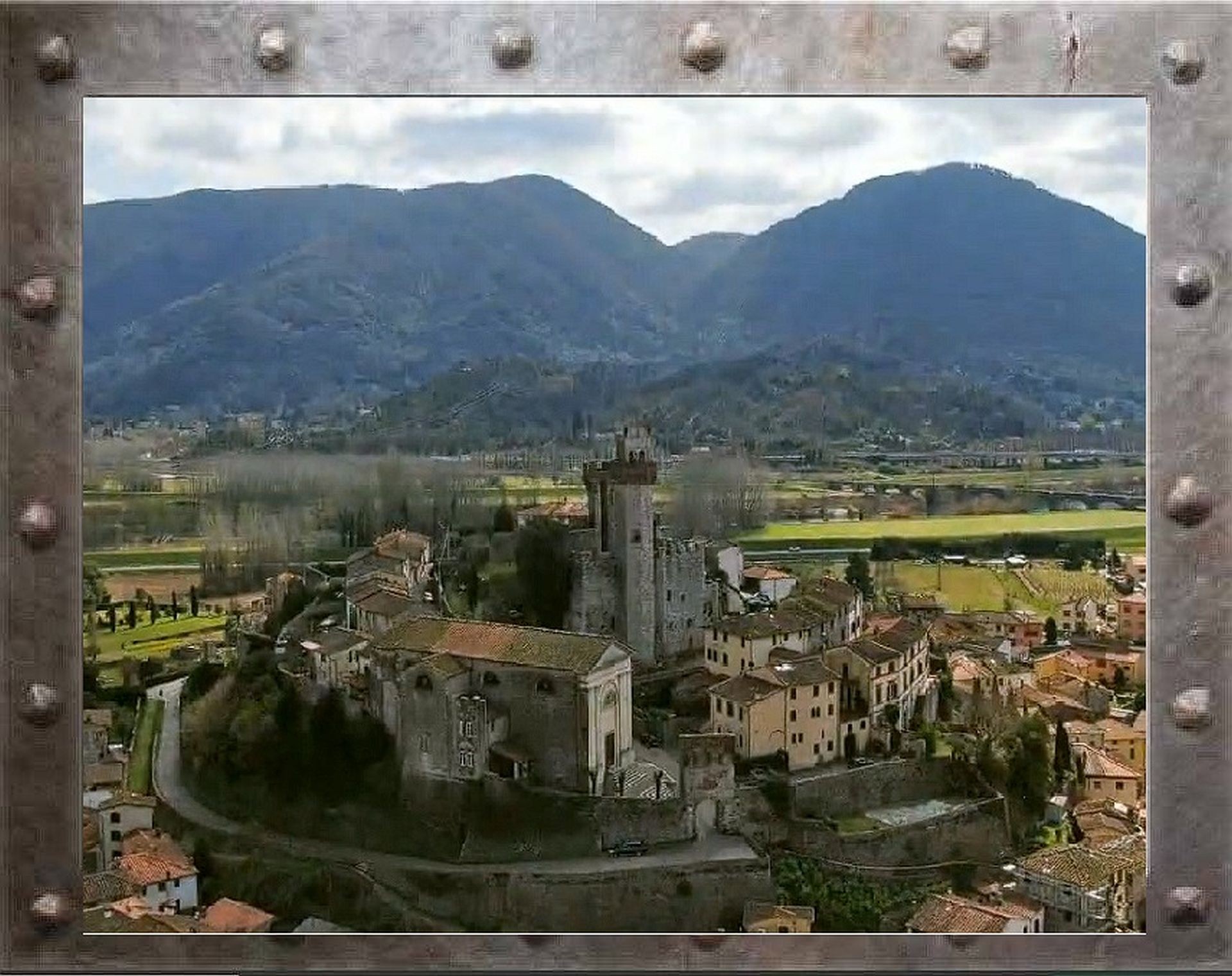 BORGO E CASTELLO DI NOZZANO