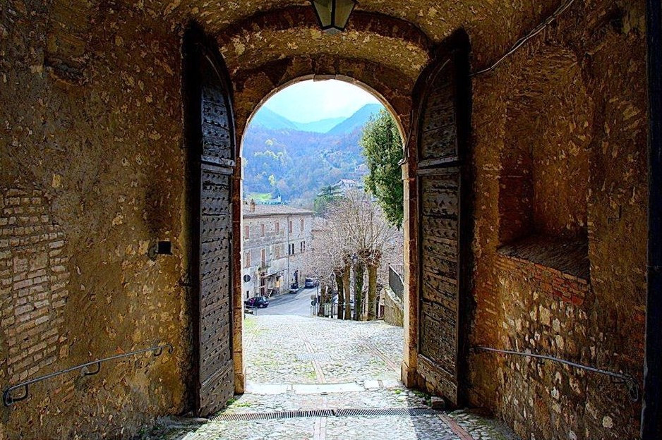 PORTALE DI INGRESSO AL PAESE ANTICO DI CONTIGLIANO