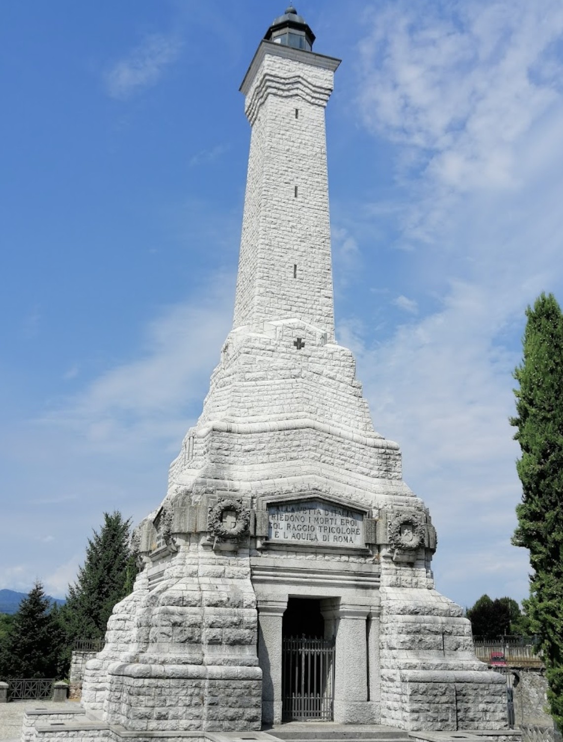 MONUMENTO AI CADUTI DI BESOZZO