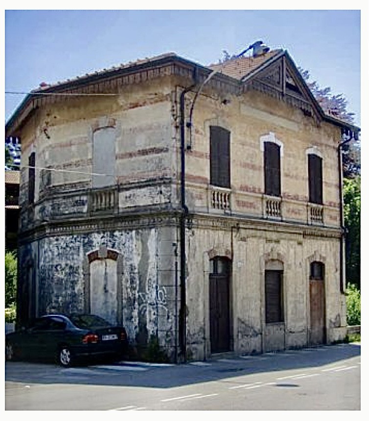 EX FERMATA DEL TRAM DI VIALE AGUGGIARI