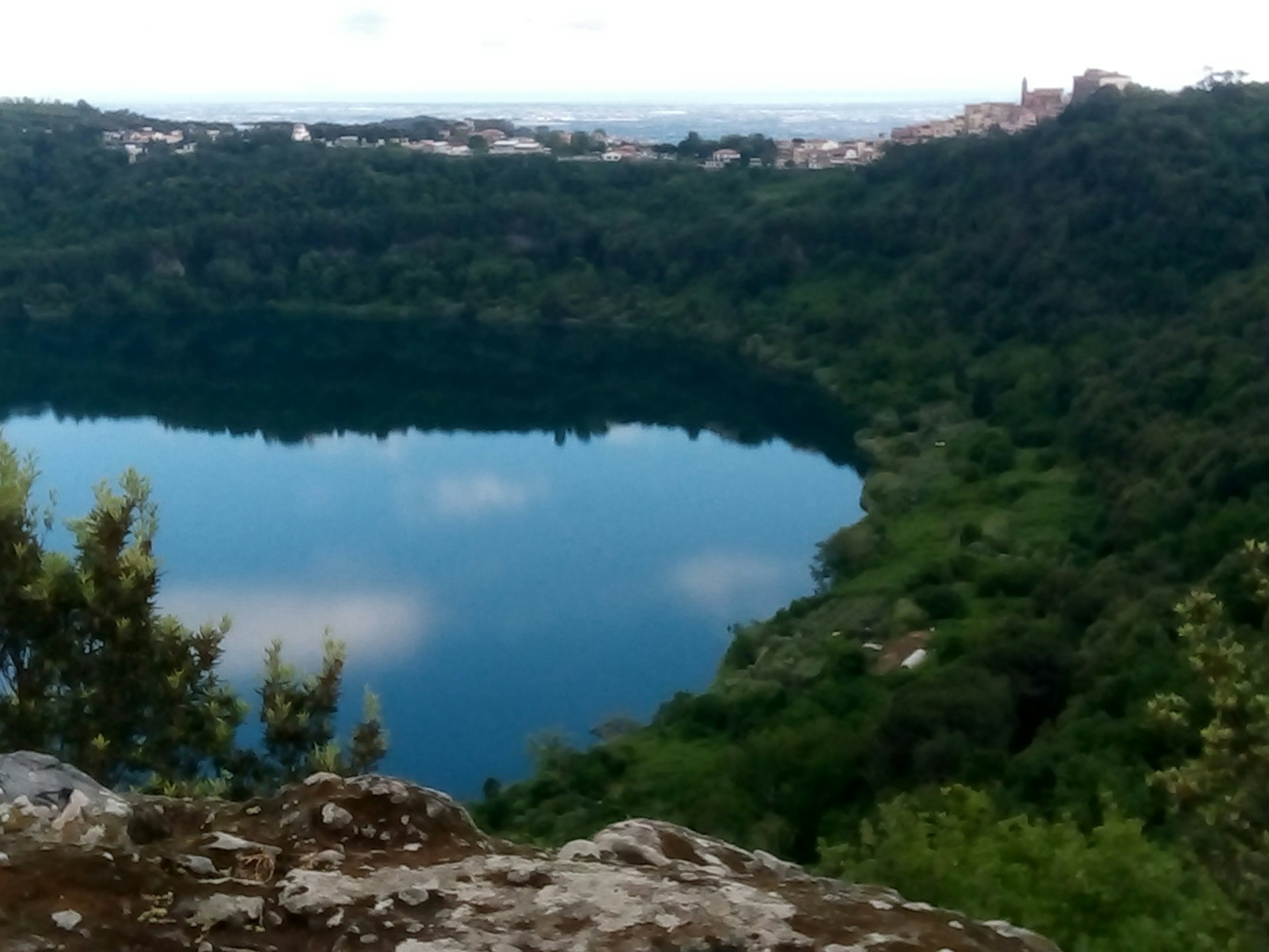 IL SENTIERO DEGLI ANTICHI ACQUEDOTTI SUL LAGO DI NEMI Luogo FAI
