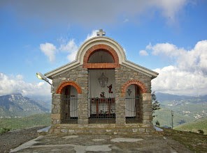 CAPPELLETTA DEDICATA AI CADUTI POGGIO CERESA CISANO SUL NEVA