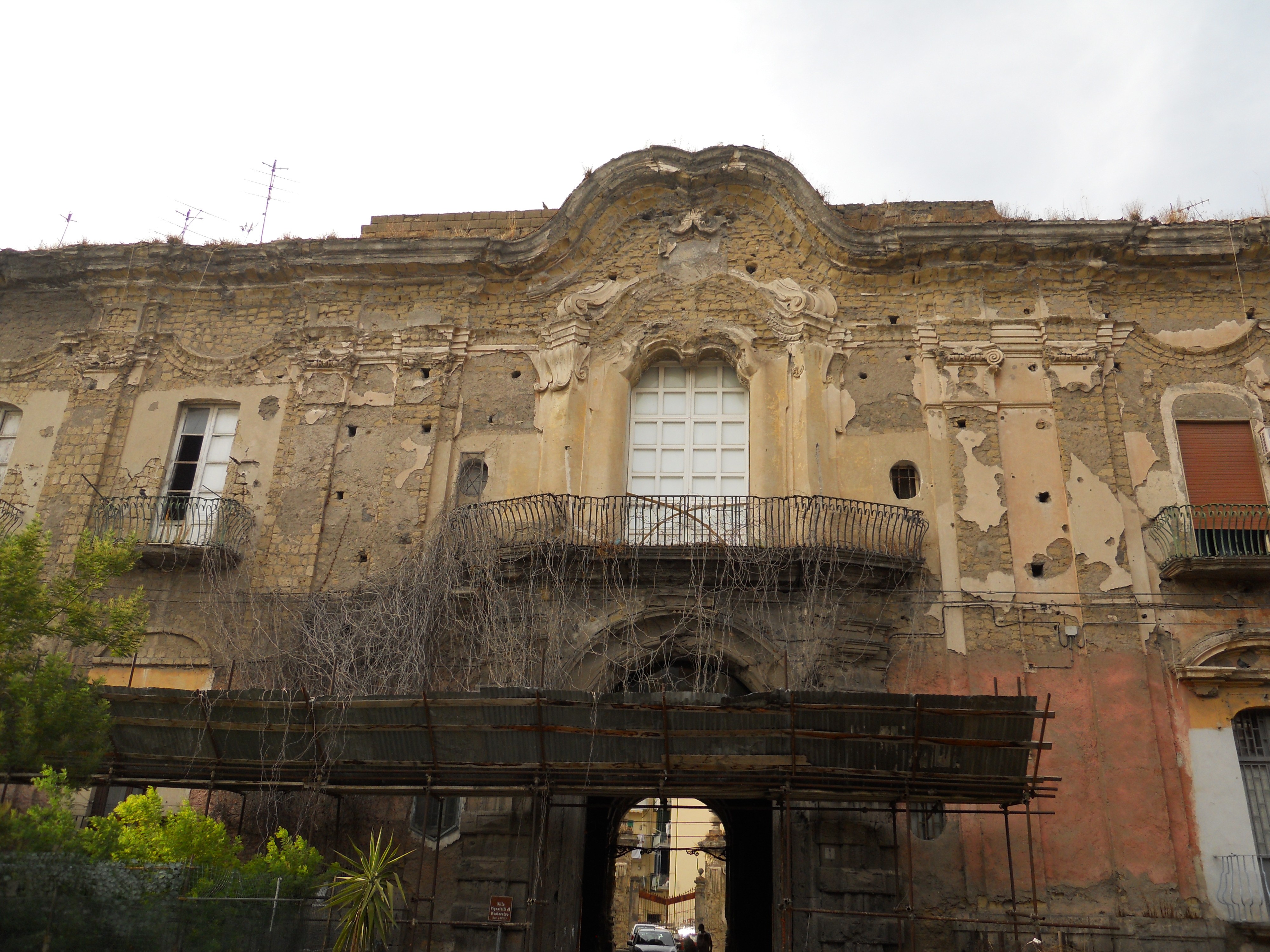 VILLA PIGNATELLI DI MONTECALVO