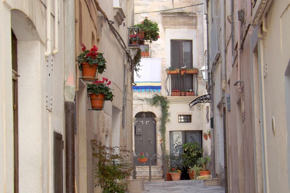 CLAUSTRI (CENTRO STORICO)