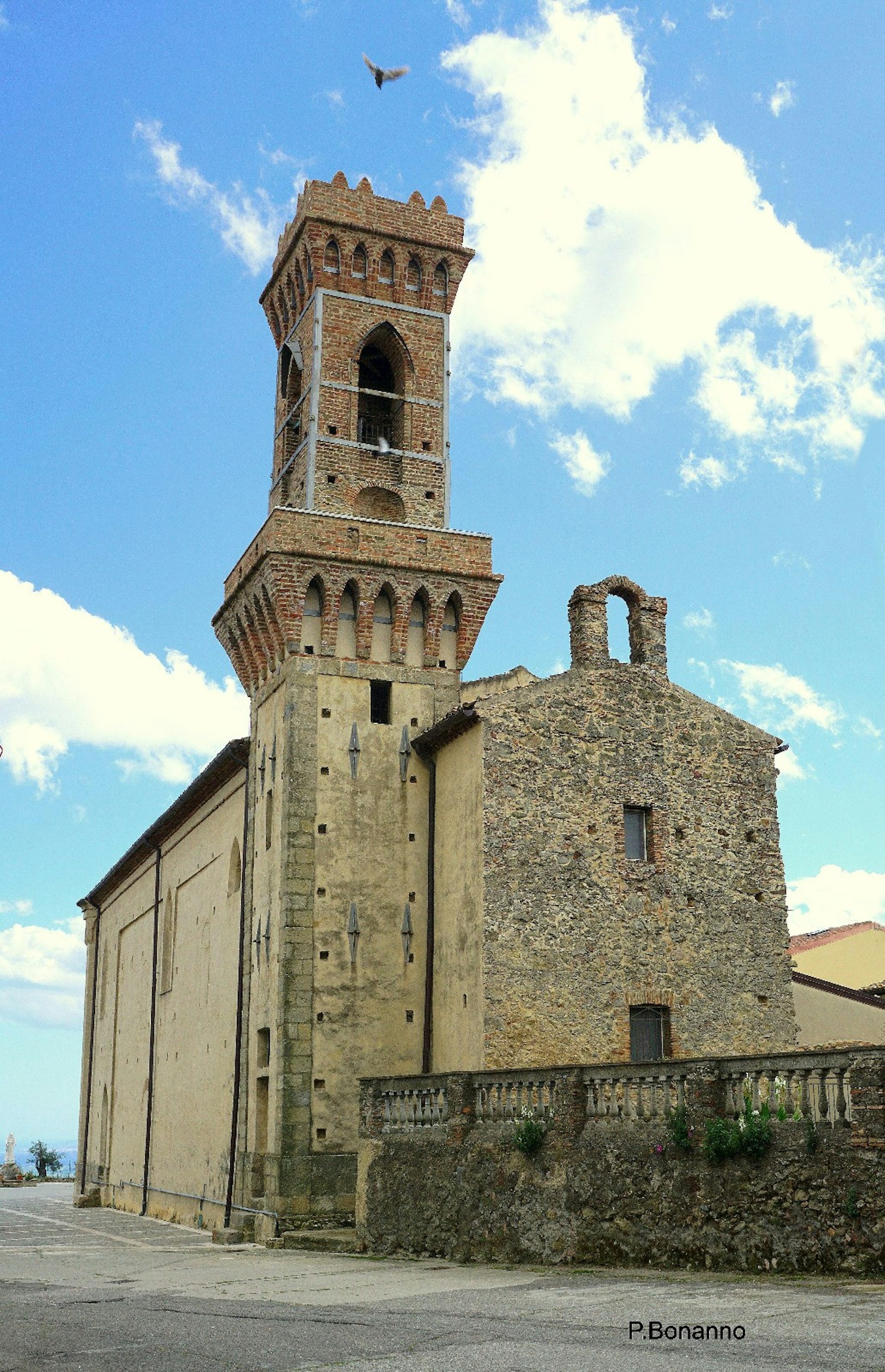 IL CAMPANILE DELLA CHIESA DEL CARMINE