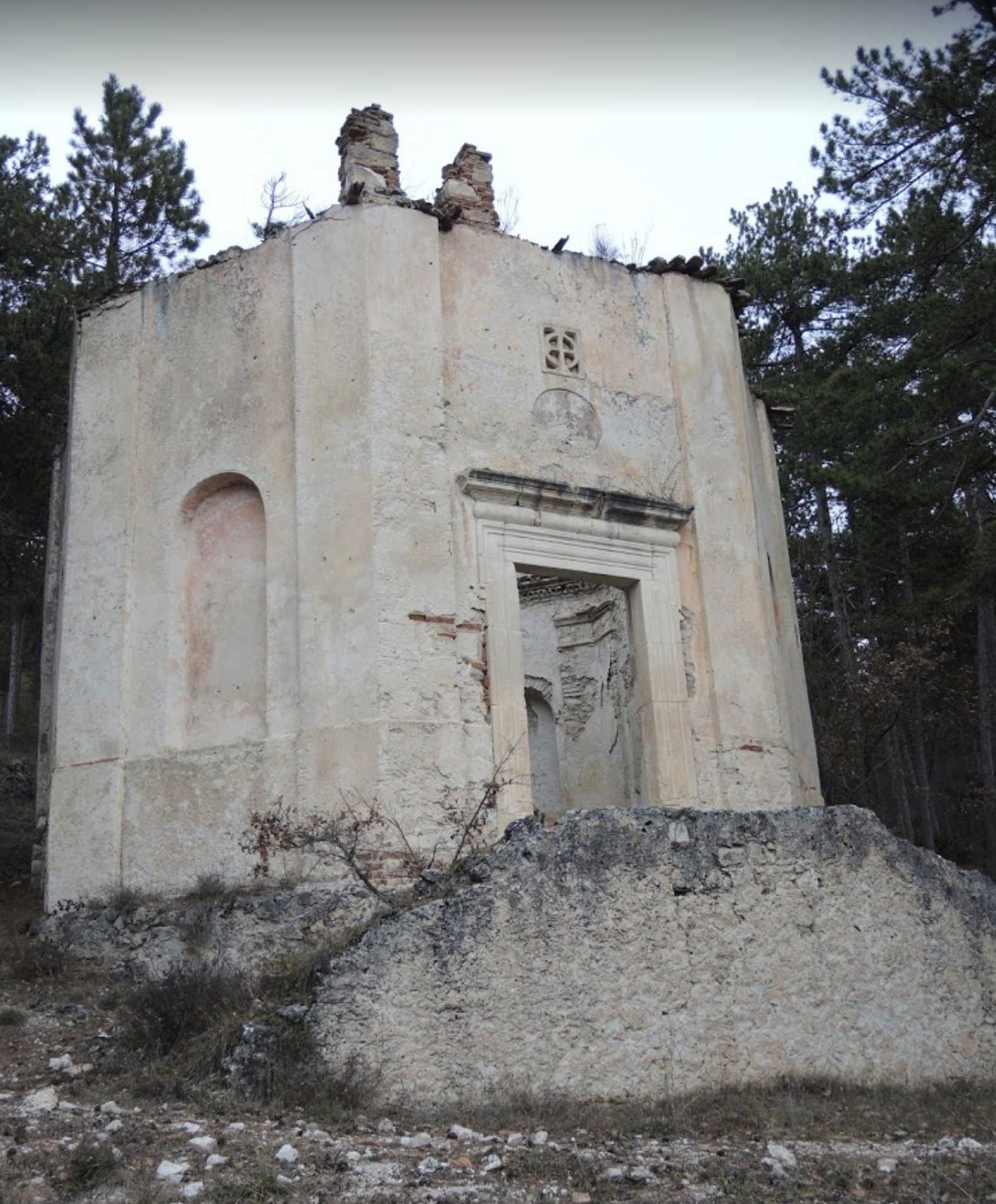 CHIESA DELLA SANTA CROCE CON VIA CRUCIS