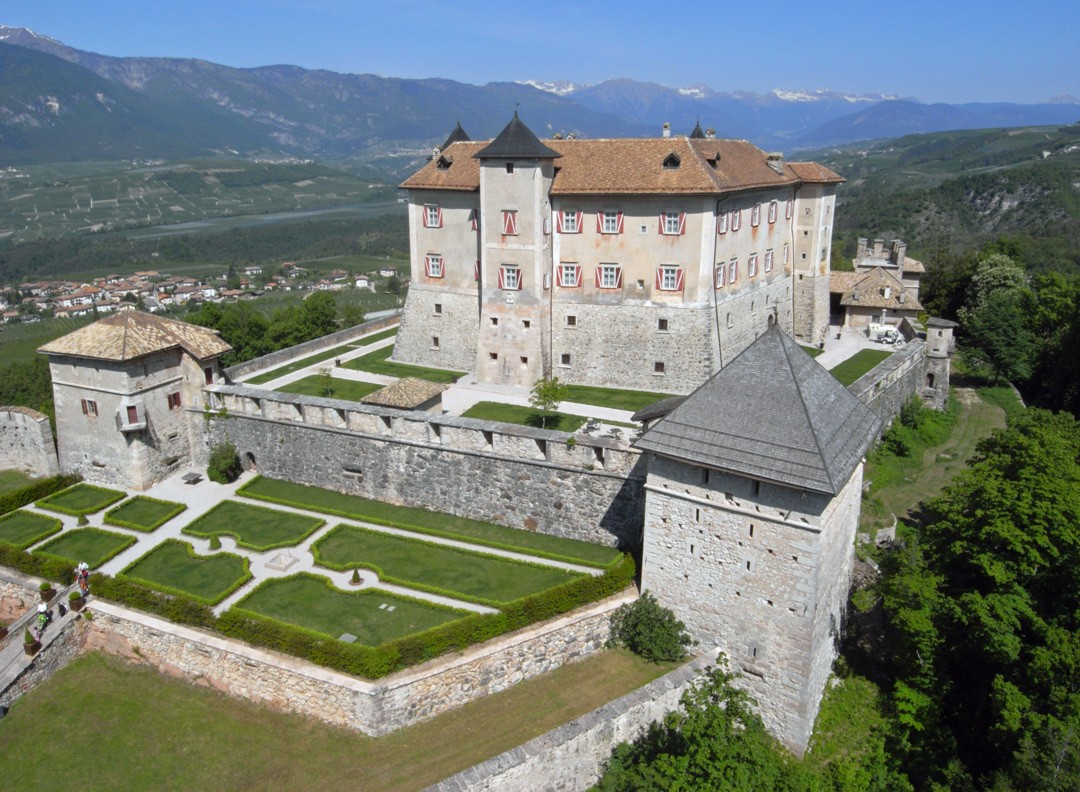 CASTEL THUN | I Luoghi del Cuore - FAI