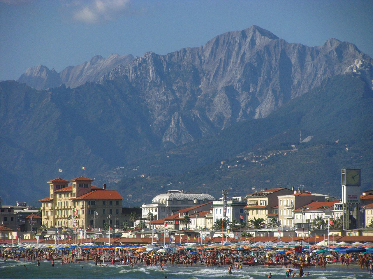 PASSEGGIATA DI VIAREGGIO